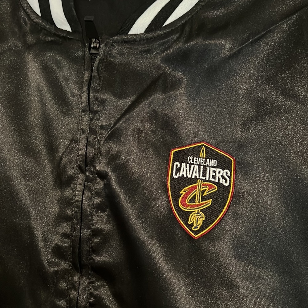 Cleveland Cavs Jacket - Picture 2 of 7